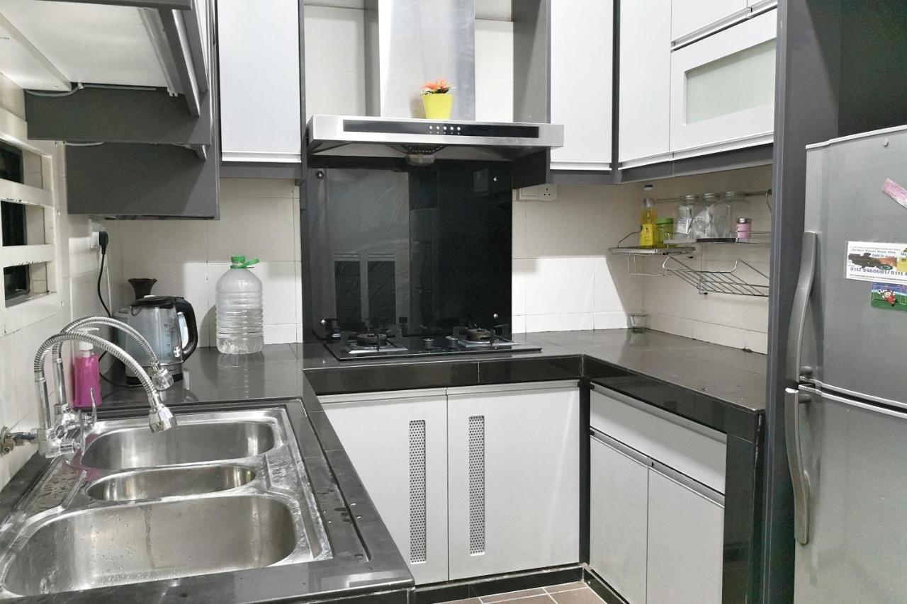 Teratak Persona Homestay. 4 Rooms Double Storey Terrace In Kuantan City. Exterior photo