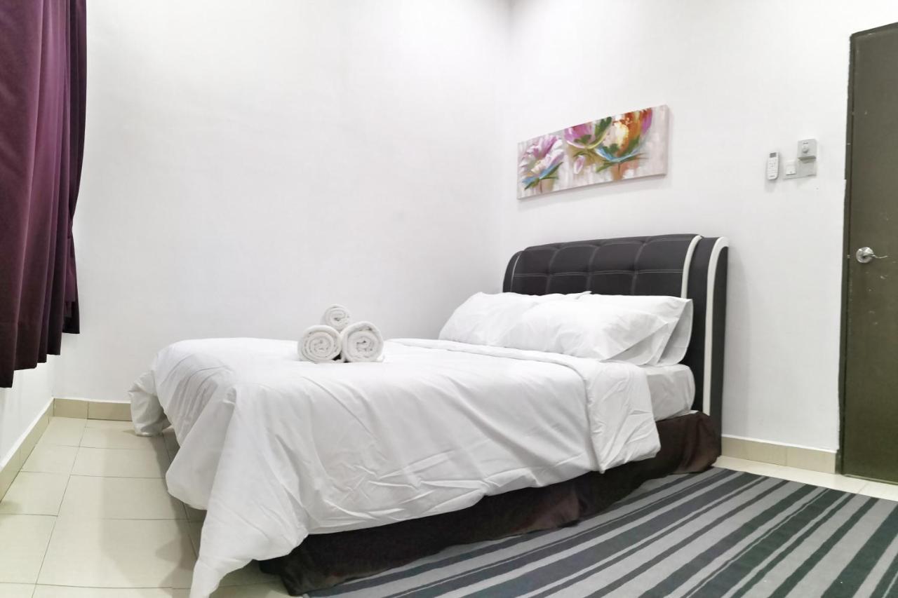Teratak Persona Homestay. 4 Rooms Double Storey Terrace In Kuantan City. Exterior photo